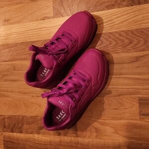 Skechers Women's Fuchsia Sneakers